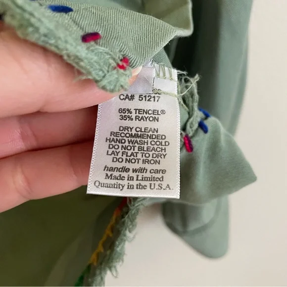 Lauren Moshi Sloane Cool Skull Chambray Raw Hem Button Down Shirt Size Medium - Picture 10 of 11